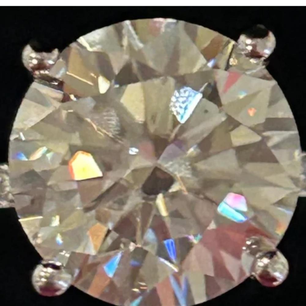 10.00 ctw diamond ring in 18 karat gold